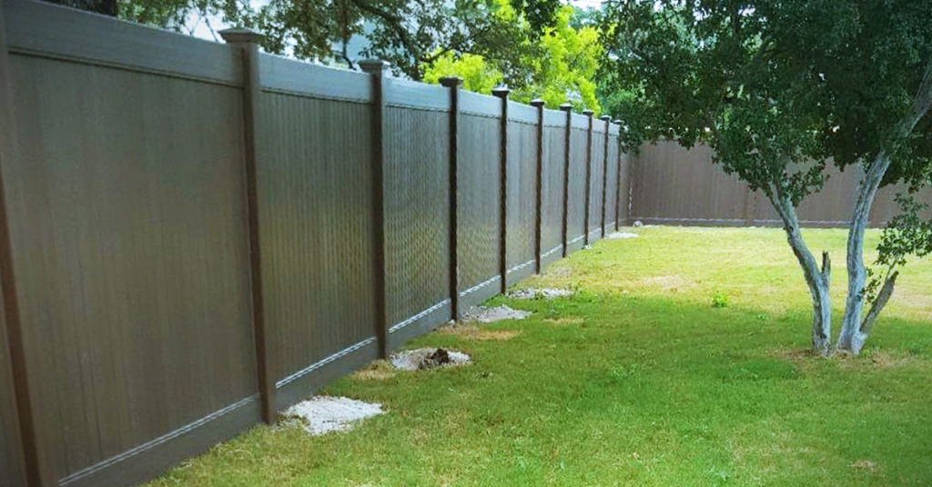 Is Vinyl Fencing Durable in Texas Heat?