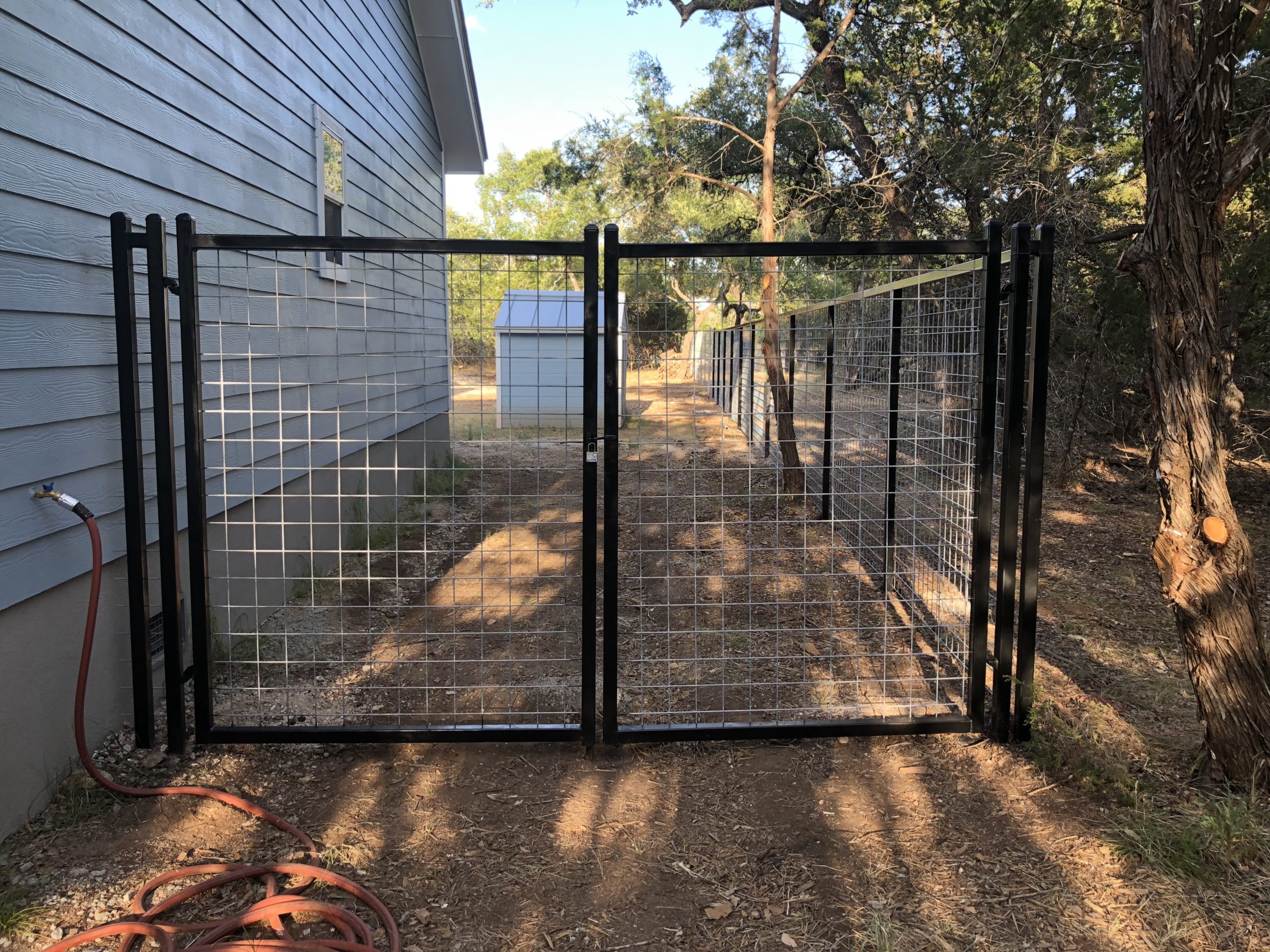 Double Gate Pipe Frame With Panel Comal Fence